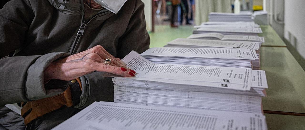 Papeletas en un colegio electoral.