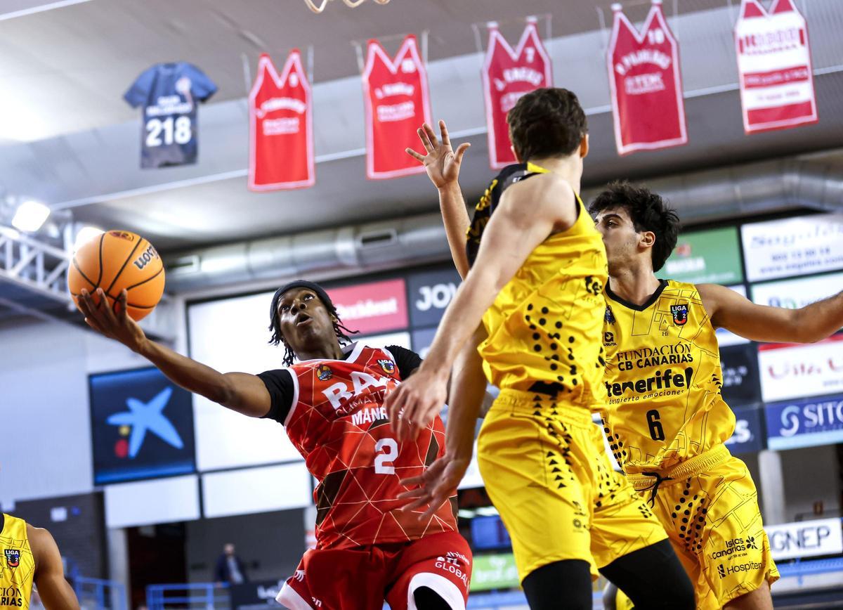 Francisco fa una espectacular entrada a cistella