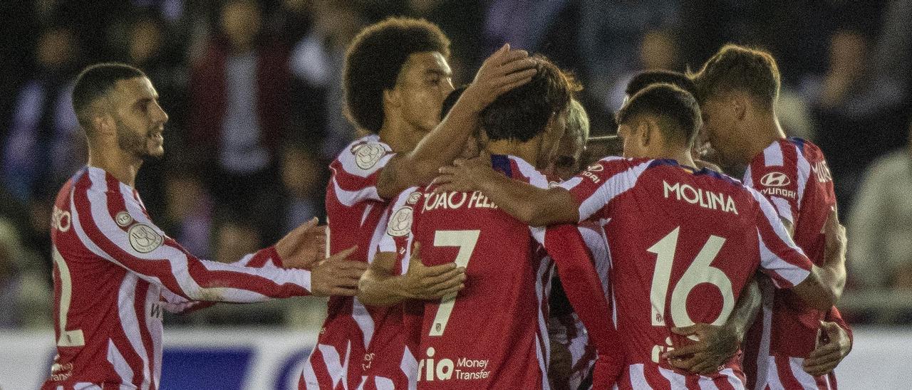 El Atlético, celebrando un gol en la eliminatoria ante el Almazán, en partido disputado en Soria.