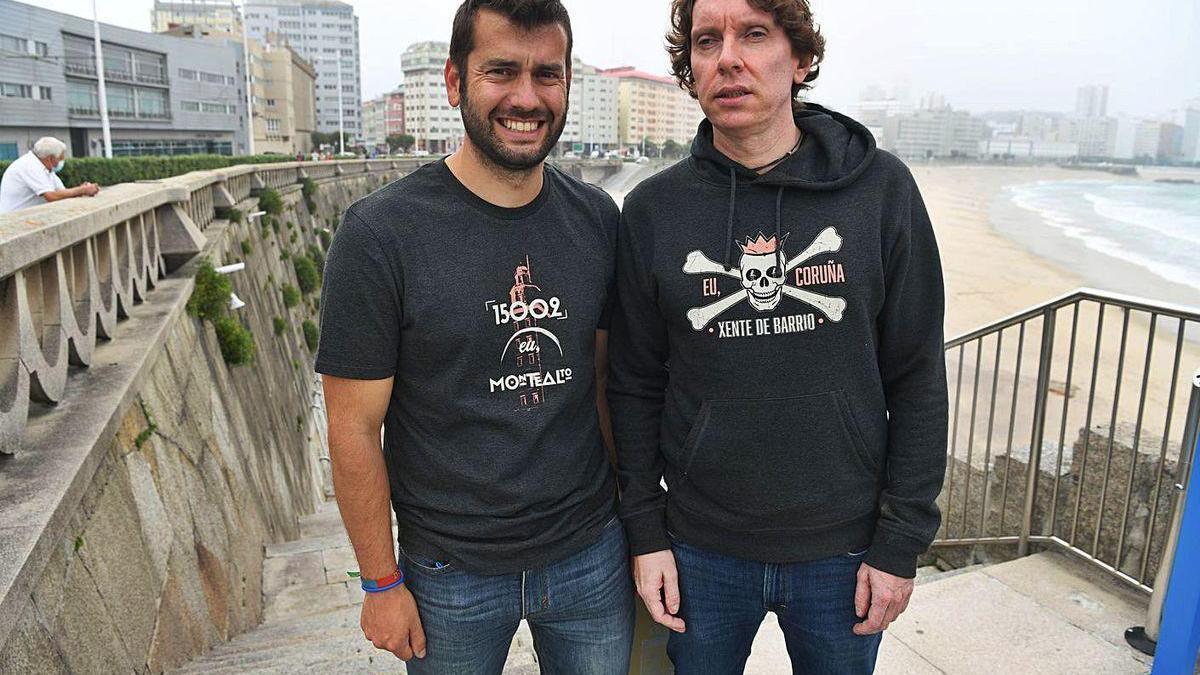 David Iglesias y Jesús Suárez posan con sus diseños en el Orzán.