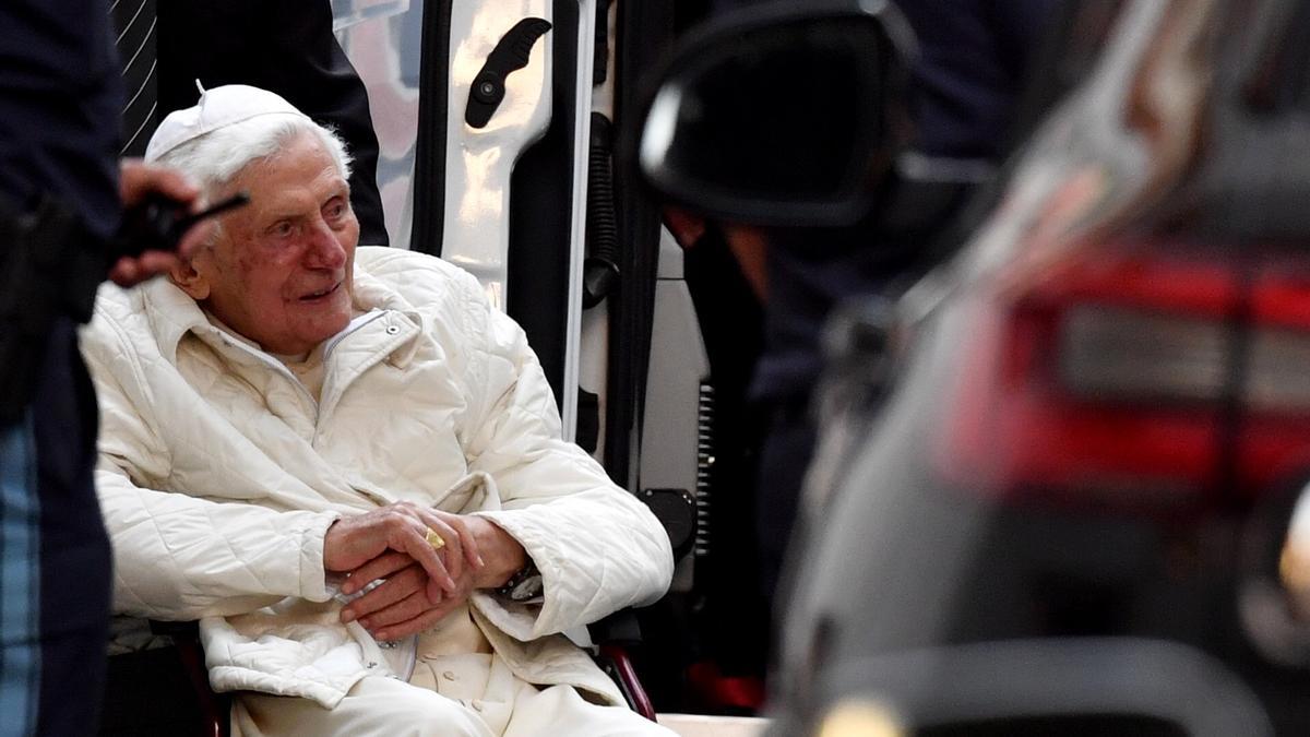 Un informe reprocha a Benedicto XVI su conducta sobre casos de abusos