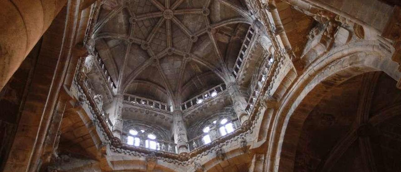 Los niños acuden a la bendición de belenes en la Catedral. // I.O.