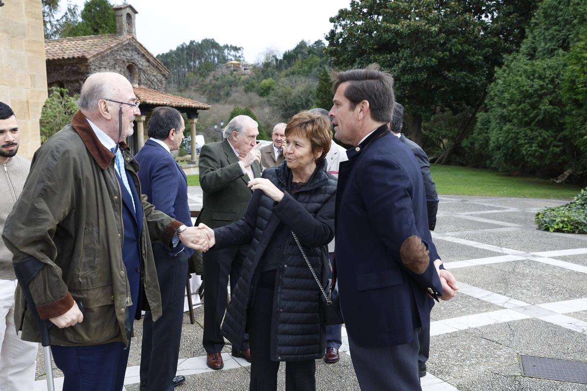 La peña taurina Dávila Miura entrega su premio al mejor toro de la feria de Gijón (en imágenes)