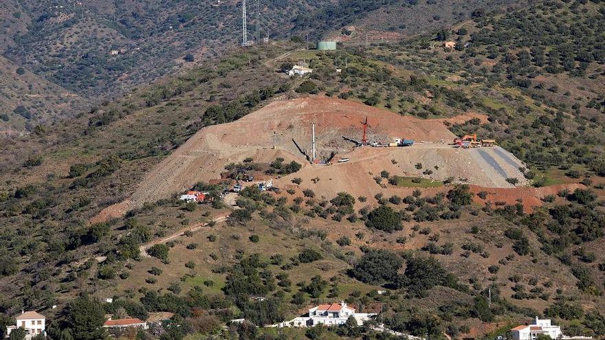 La Brigada de Salvamento minero evalúa los riesgos y soluciones para acceder al pozo de Totalán.