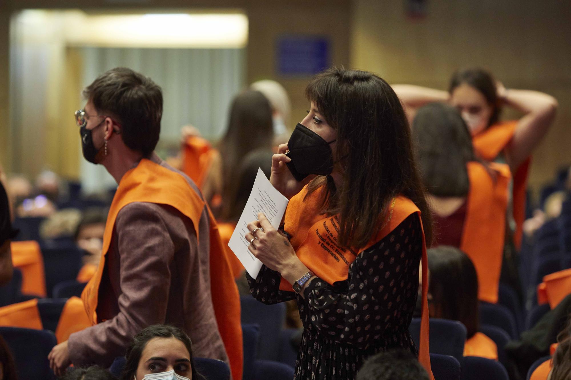 Acto de graduación de los estudiantes que han finalizado sus estudios en los grados en Publicidad y Relaciones Públicas, Trabajo Social, Sociología y en los másteres universitarios en Comunicación e Industrias Creativas, Innovación Social y Dinámicas de Cambio y Comunicación Digital.