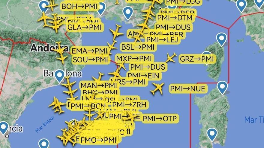 Cola de aviones para llegar a Mallorca este domingo, 3 de julio, por la mañana