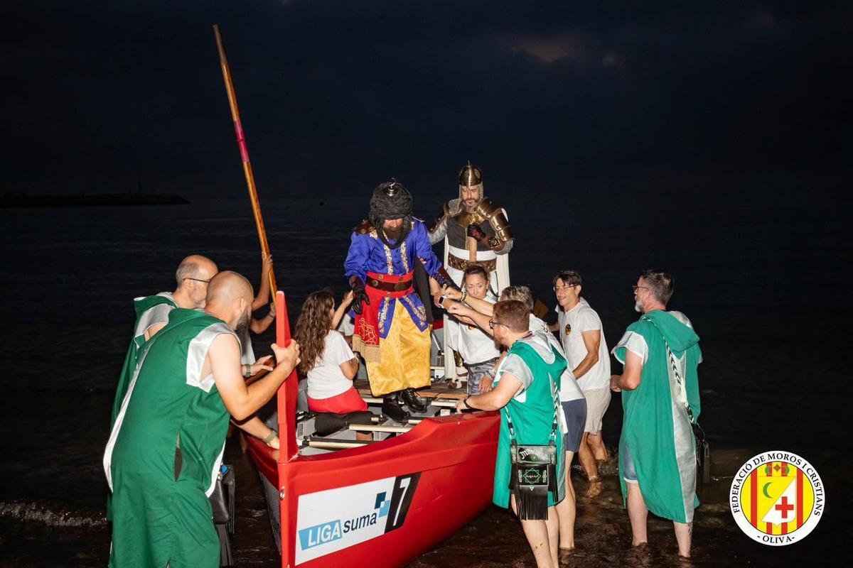Oliva vive con la máxima pasión las fiestas de Moros i Cristians 2026: Vecinos y turistas disfrutan de la espectacularidad de los actos