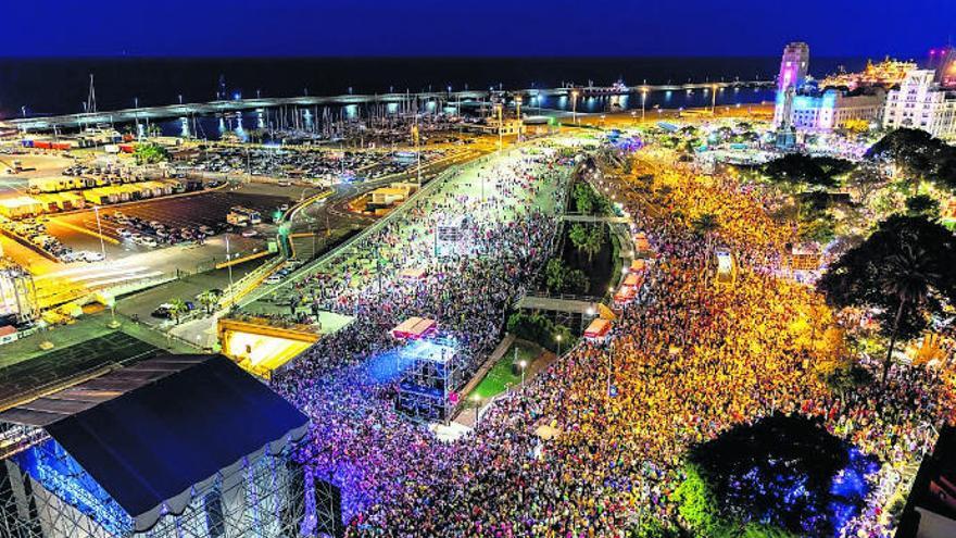 Panorámica de la avenida Francisco La Roche durante la actuación de Carlos Vives el Sábado de Piñata.