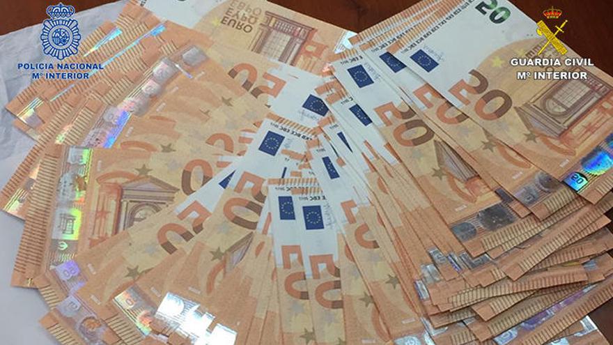 Billetes intervenidos a los detenidos en la operación.