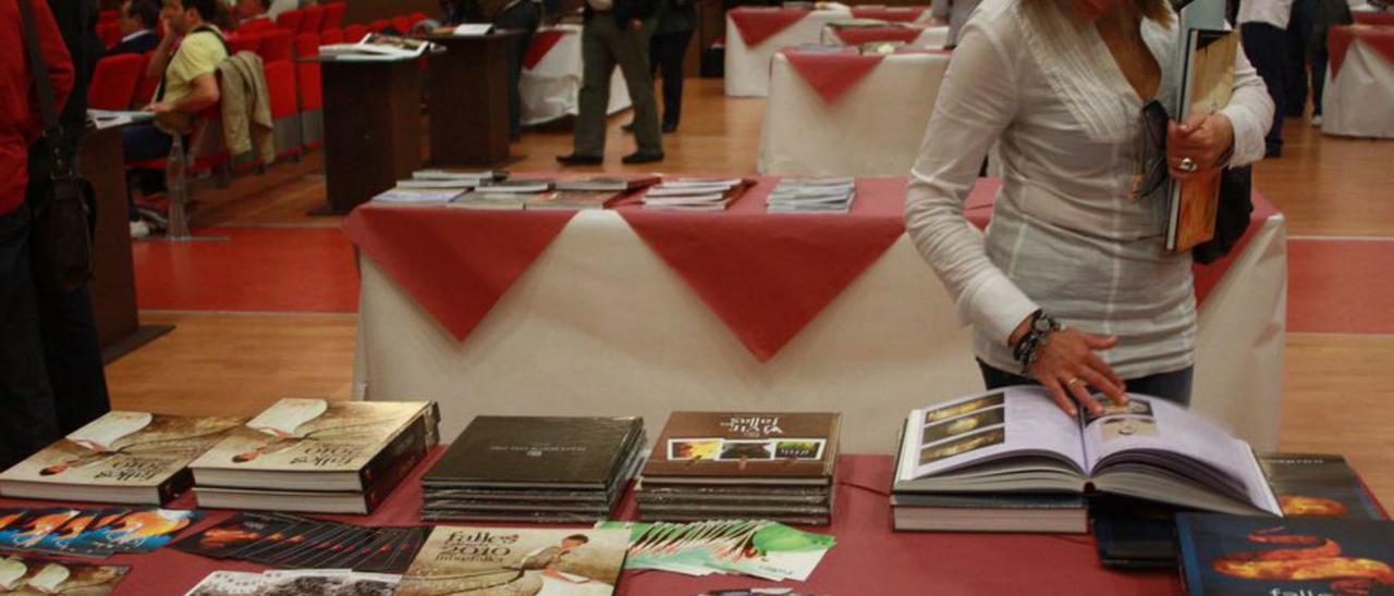 Una exposición de «llibrets» en el Museu Faller de Gandia. | LEVANTE-EMV