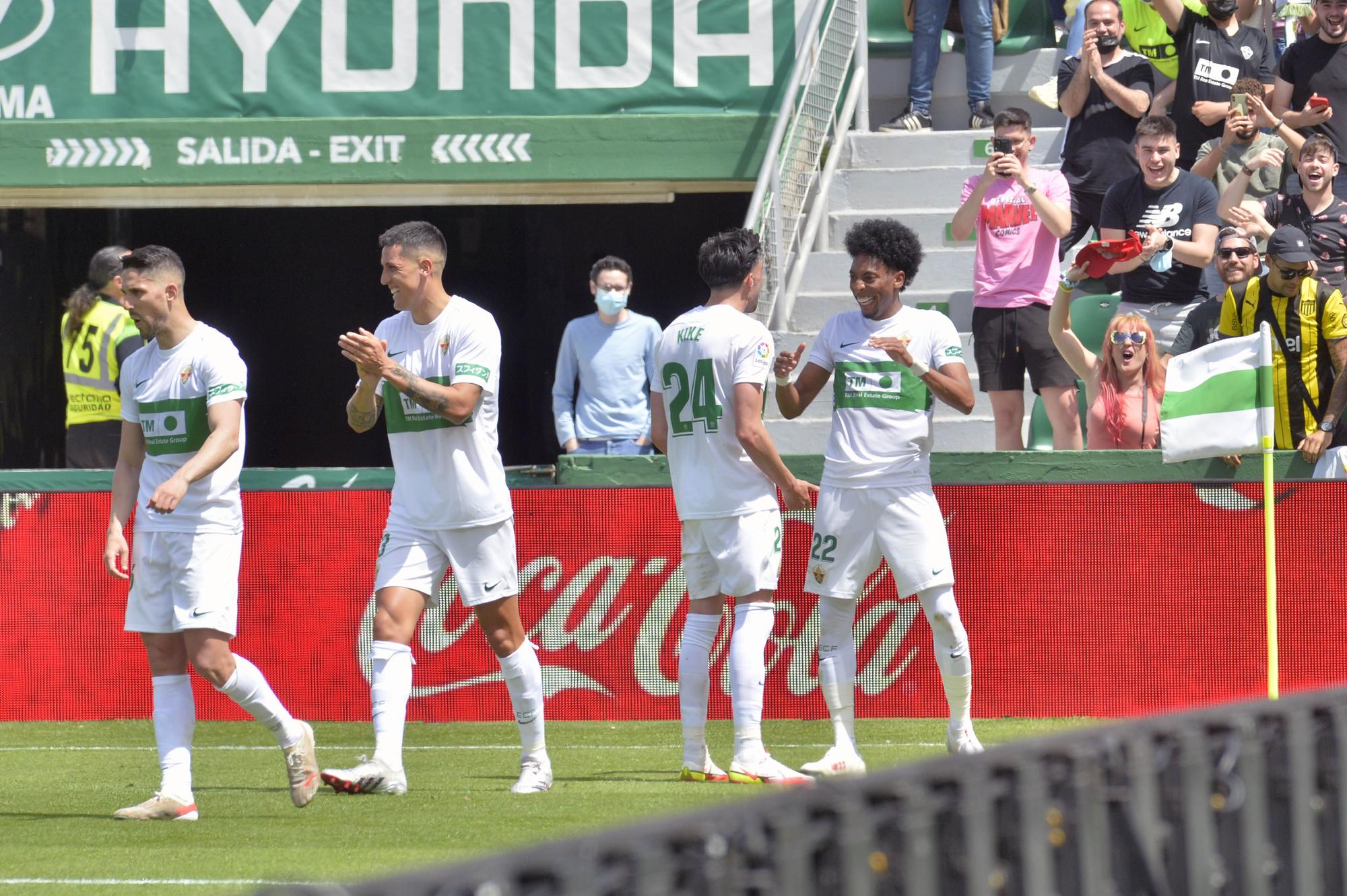 El Elche abraza la permanencia (3-0)