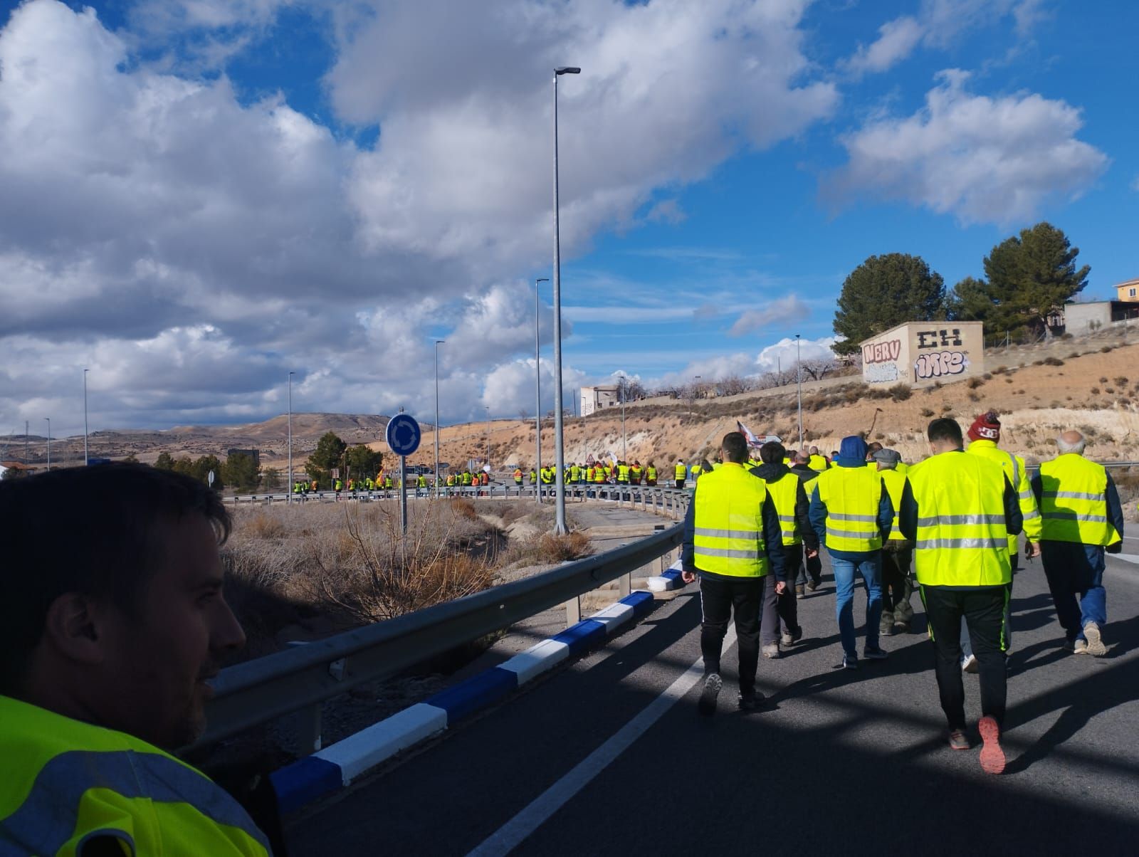 EN IMÁGENES | Alrededor de 200 agricultores y ganaderos protestan en el centro de Teruel
