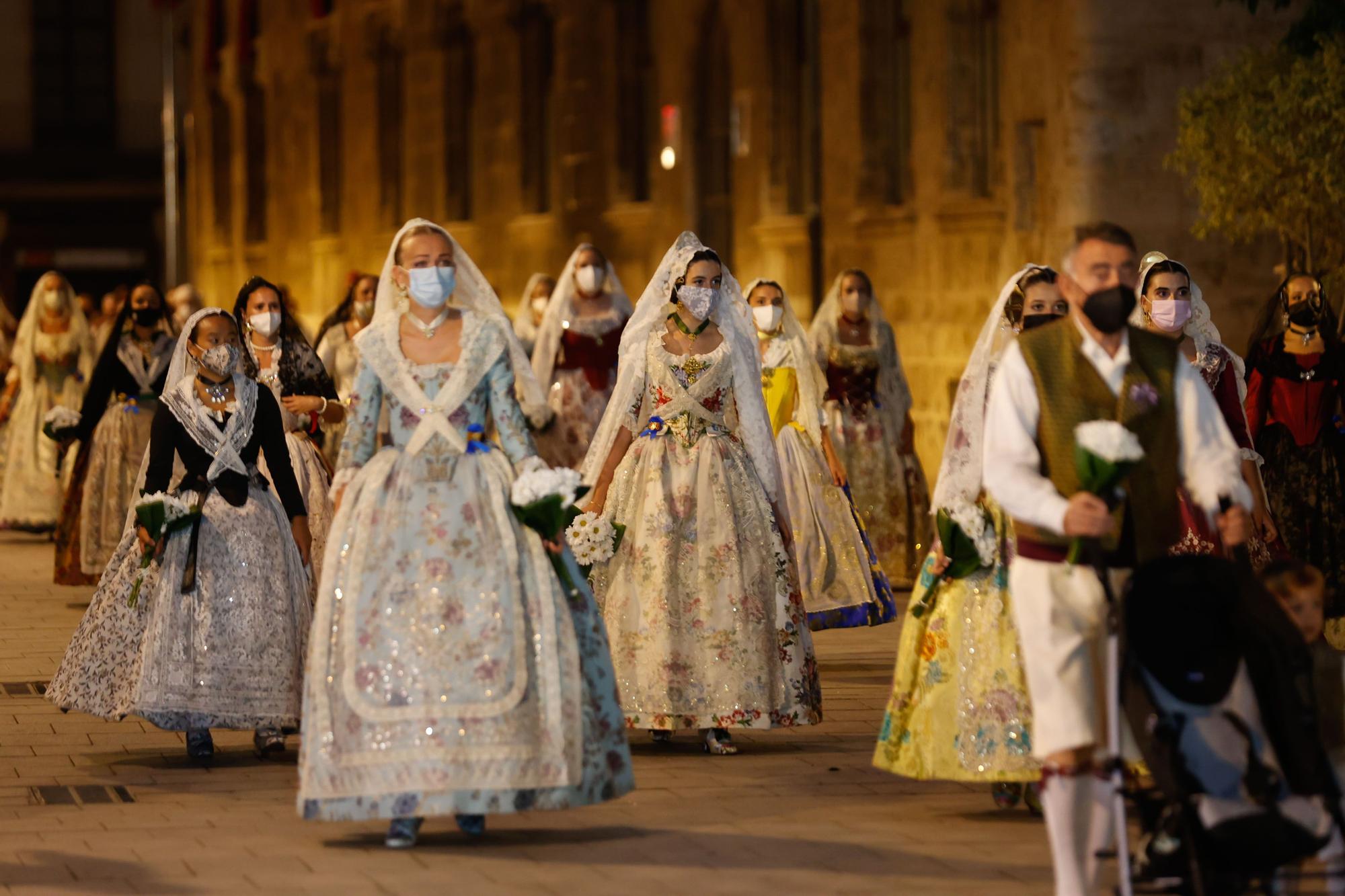 Búscate en el segundo día de Ofrenda por la calle de Caballeros (entre las 20.00 y las 21.00 horas)