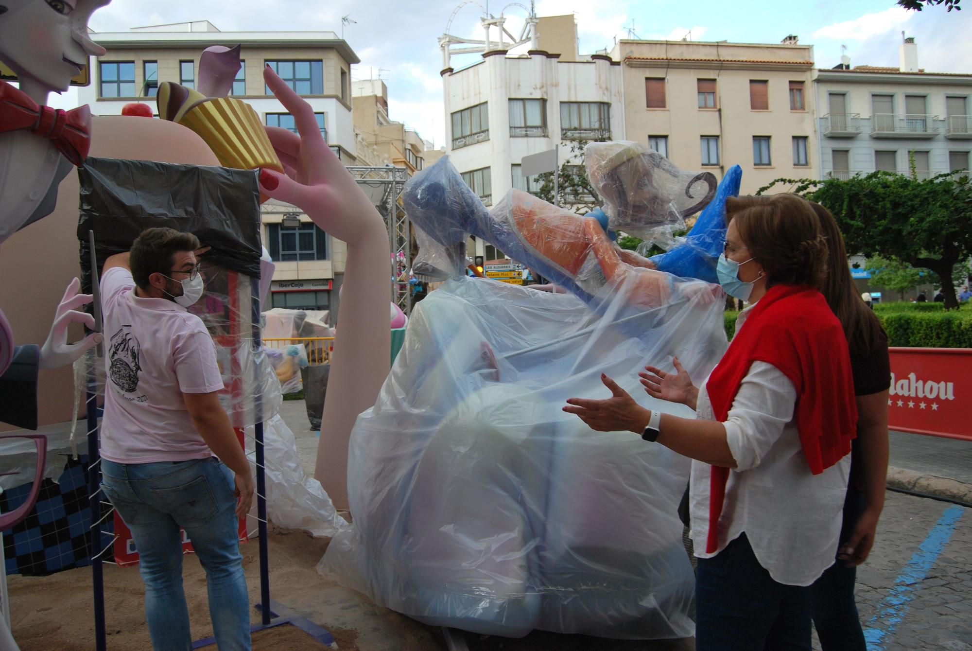 Las mejores imágenes de la 'plantà' de las fallas en Burriana