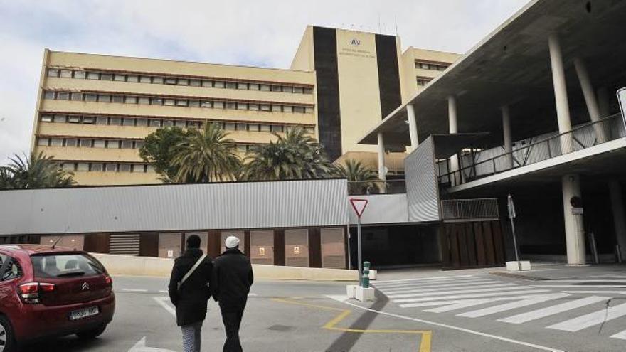 El Hospital General de Elche, donde fue ingresado el detenido, en una imagen de archivo.