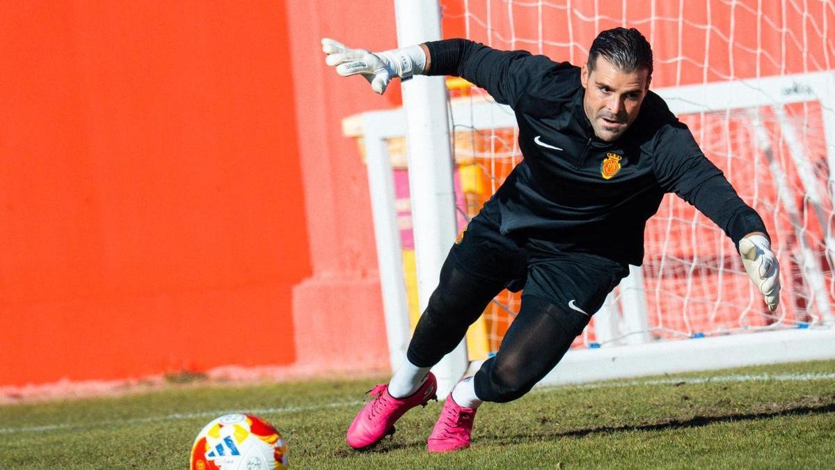 Cuéllar, ayer en el entrenamiento del Mallorca en Son Bibiloni.