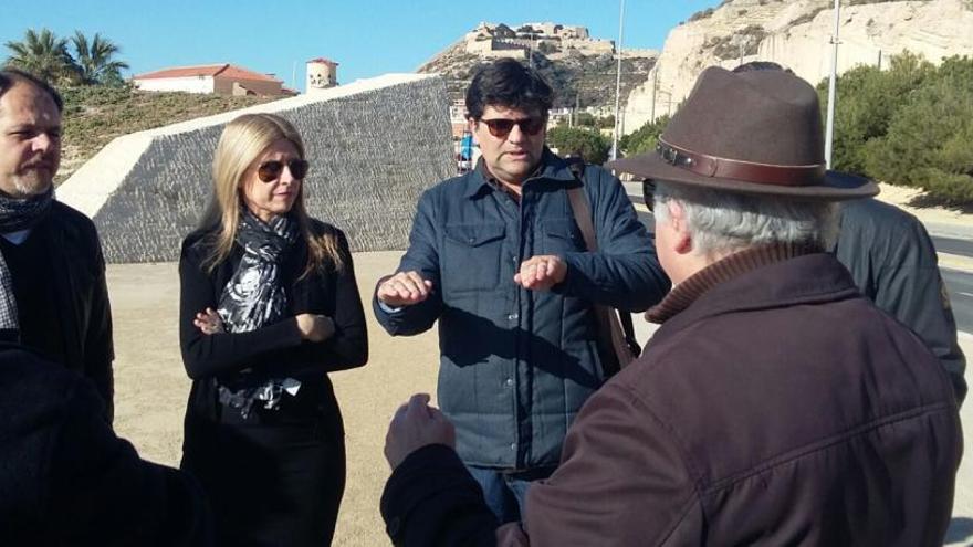 Ediles del Ayuntamiento en el paseo de la cantera de Alicante