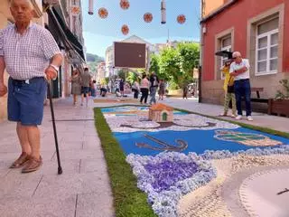 La alfombra de arte efímero del Corpus Christi 2025 en la que figuraba la maqueta de la capilla de Santos Reis