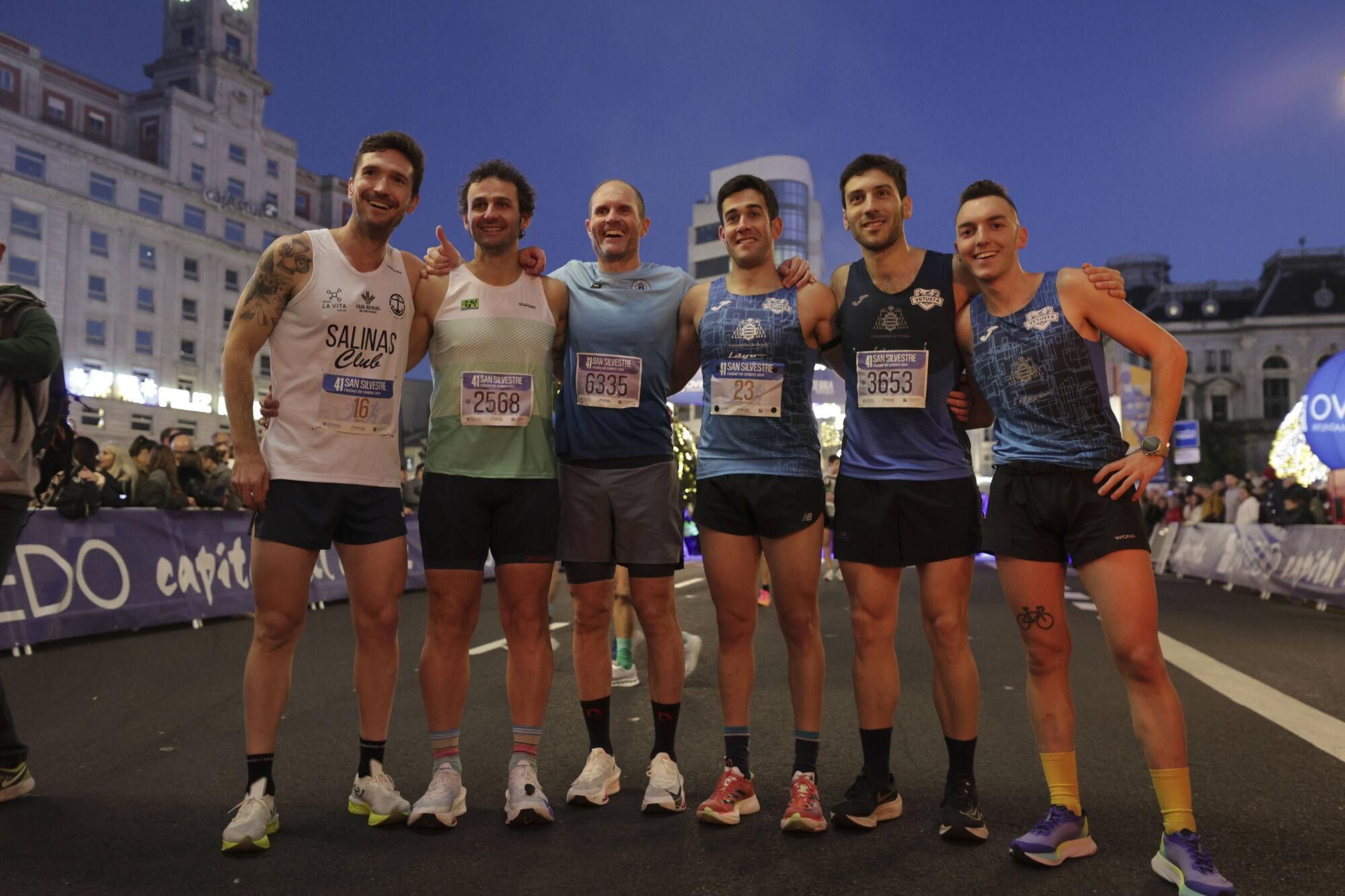 EN IMÁGENES: Alejandro Onís y Mariam Benkert saltan del segundo al primer puesto en la San Silvestre de Oviedo