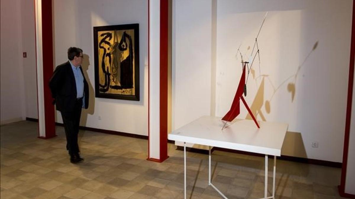 Dos piezas de la exposición 'Artistas revolucionarios', hasta el día 7 de enero en la Galeria Mayoral.