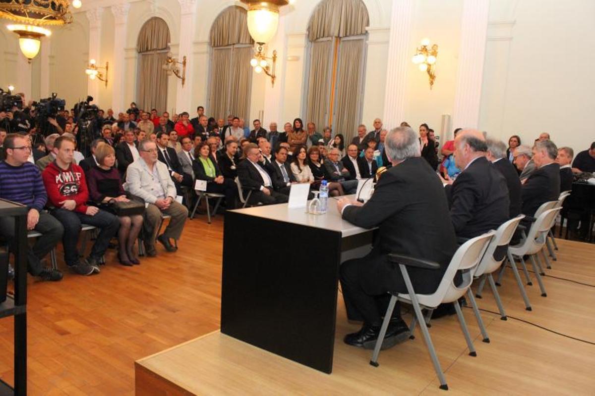 Del Bosque y Villar, en el multitudinario acto con la Copa del Mundo en Xàtiva en 2012.