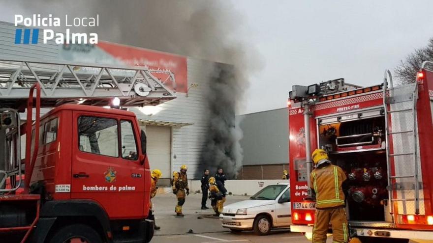 Incendio en el Polígono de Can Valero