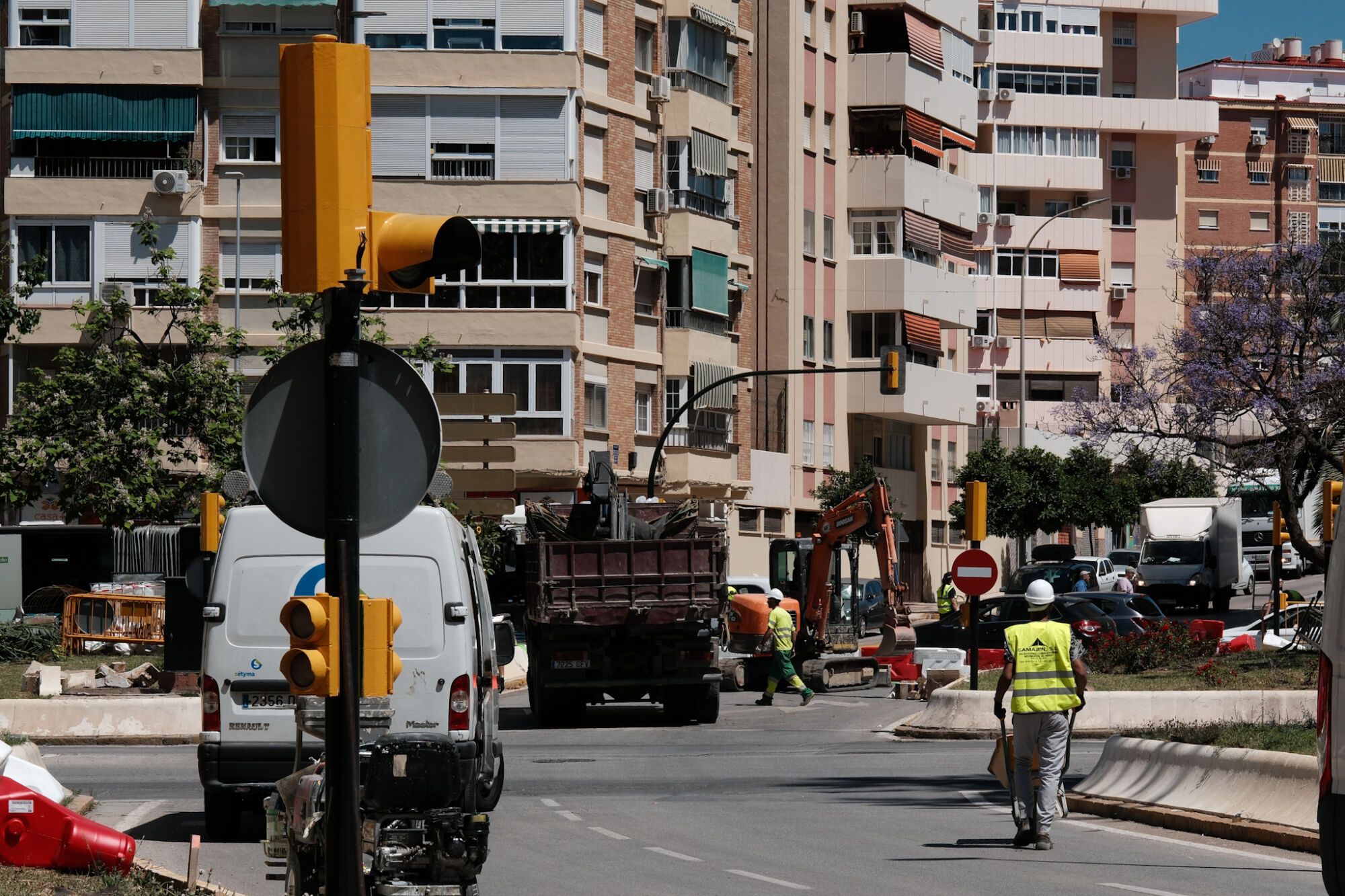 Cortes de tráfico por las obras del metro de Málaga para la prolongación de la  Línea 2, a la altura de la plaza Aparejador Bermúdez
