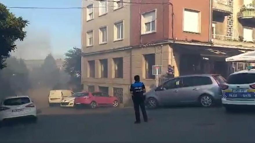 Un incendio en el barrio de Llaranes pone alerta a los vecinos