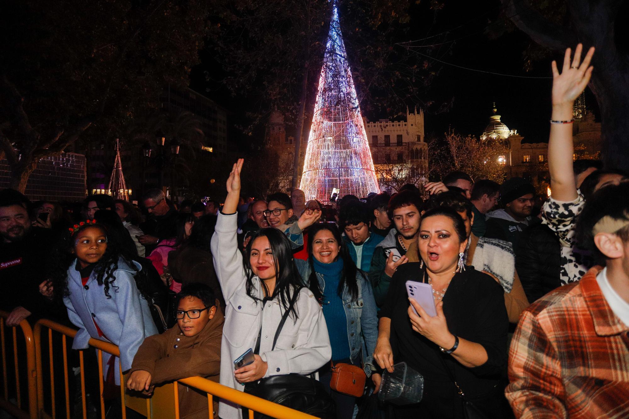 Así ha sido la fiesta de Año Nuevo en la Plaza del Ayuntamiento de València  - Levante-EMV