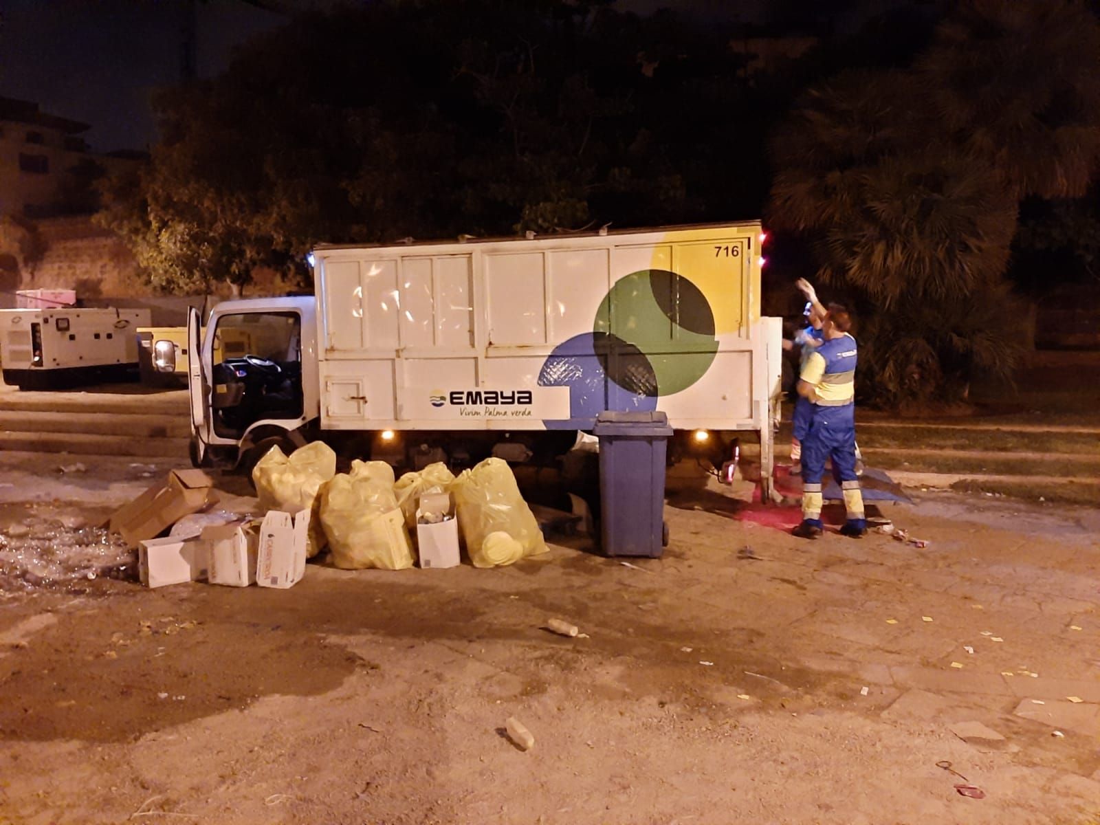 Recogidas 13 toneladas de basura en las playas de Palma la Nit de Sant Joan