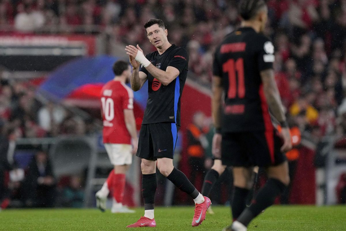 Barcelonas Robert Lewandowski reacts during a Champions League opening phase soccer match between SL Benfica and FC Barcelona at the Luz stadium in Lisbon, Tuesday, Jan. 21, 2025. (AP Photo/Armando Franca)