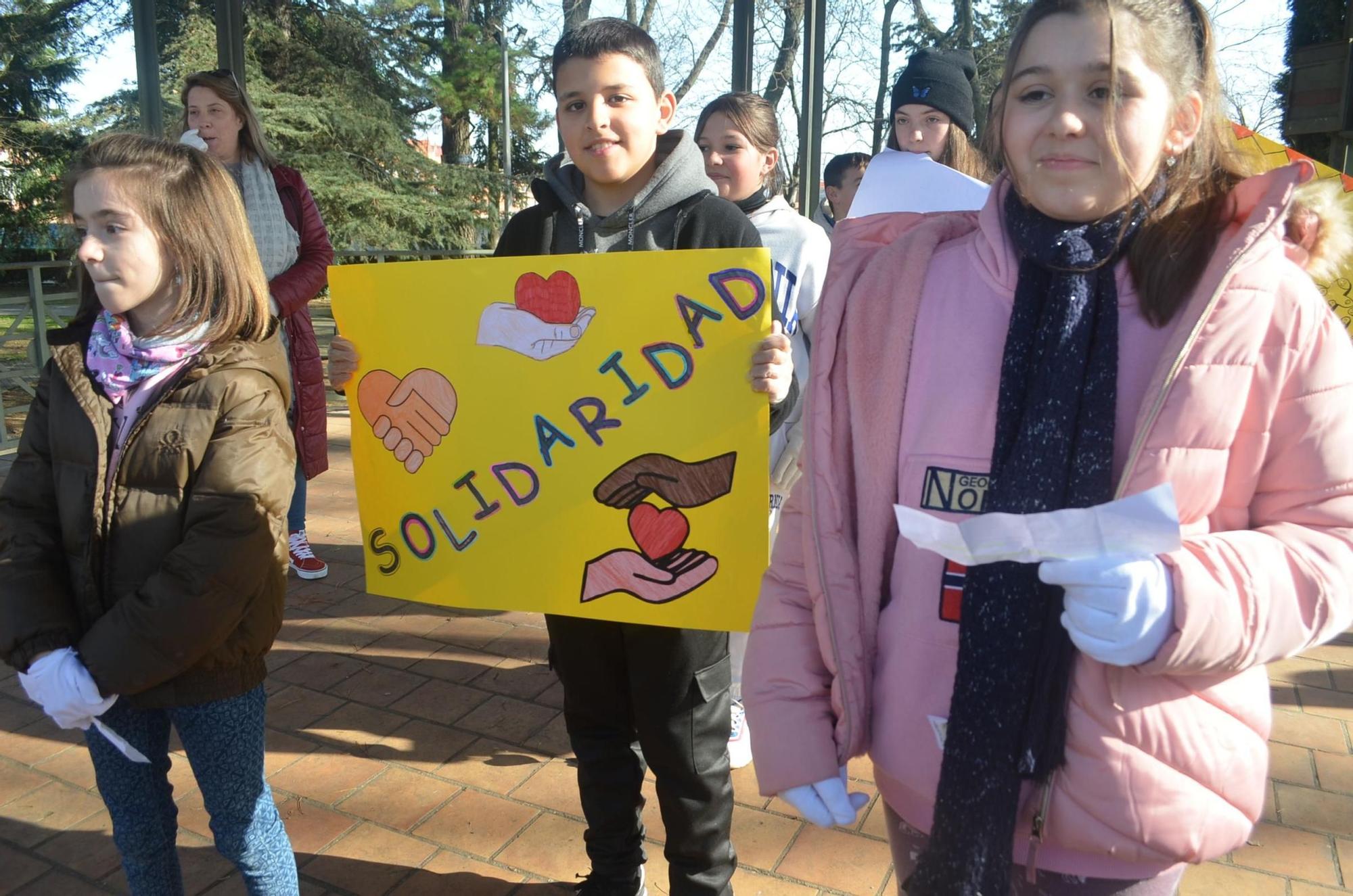 GALERÍA | Los colegios e institutos de Benavente celebran el Día de la Paz