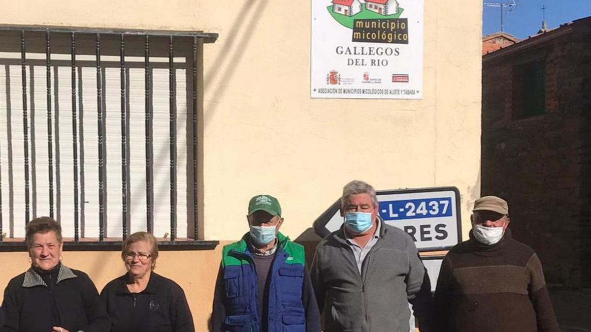 Usuarios del comedor social en Gallegos del Río. | Ch. S.