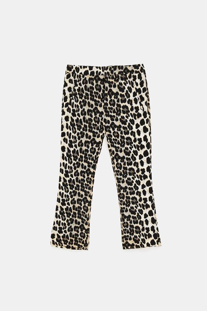 Pantalón de estampado de leopardo, de Zara