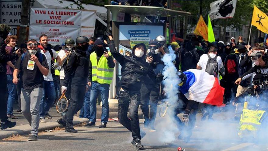 Graves enfrentamientos en la manifestación del 1-M en París