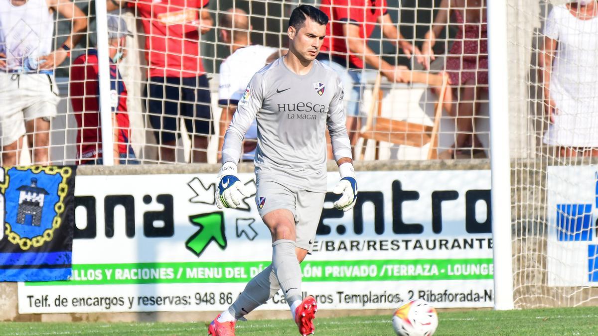 Andrés Fernández, durante el último duelo amistoso contra Osasuna en Ribaforada.