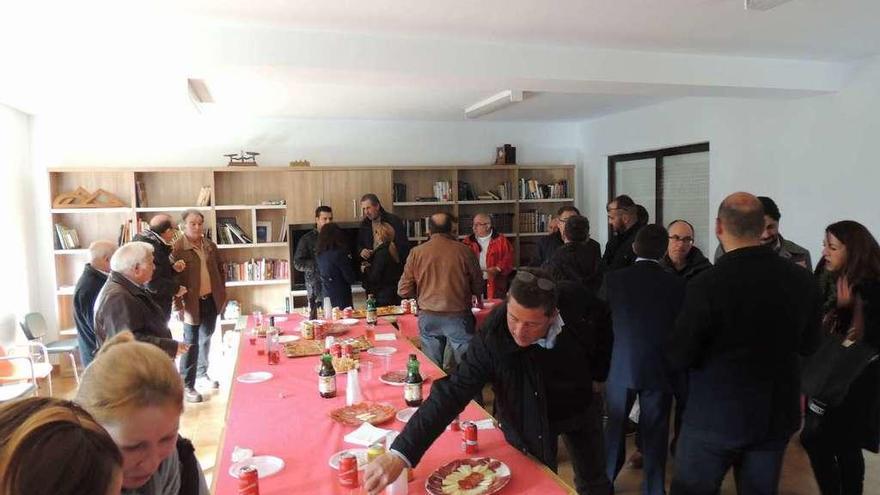 Acto en Villaferrueña con representantes municipales y de la Diputación.