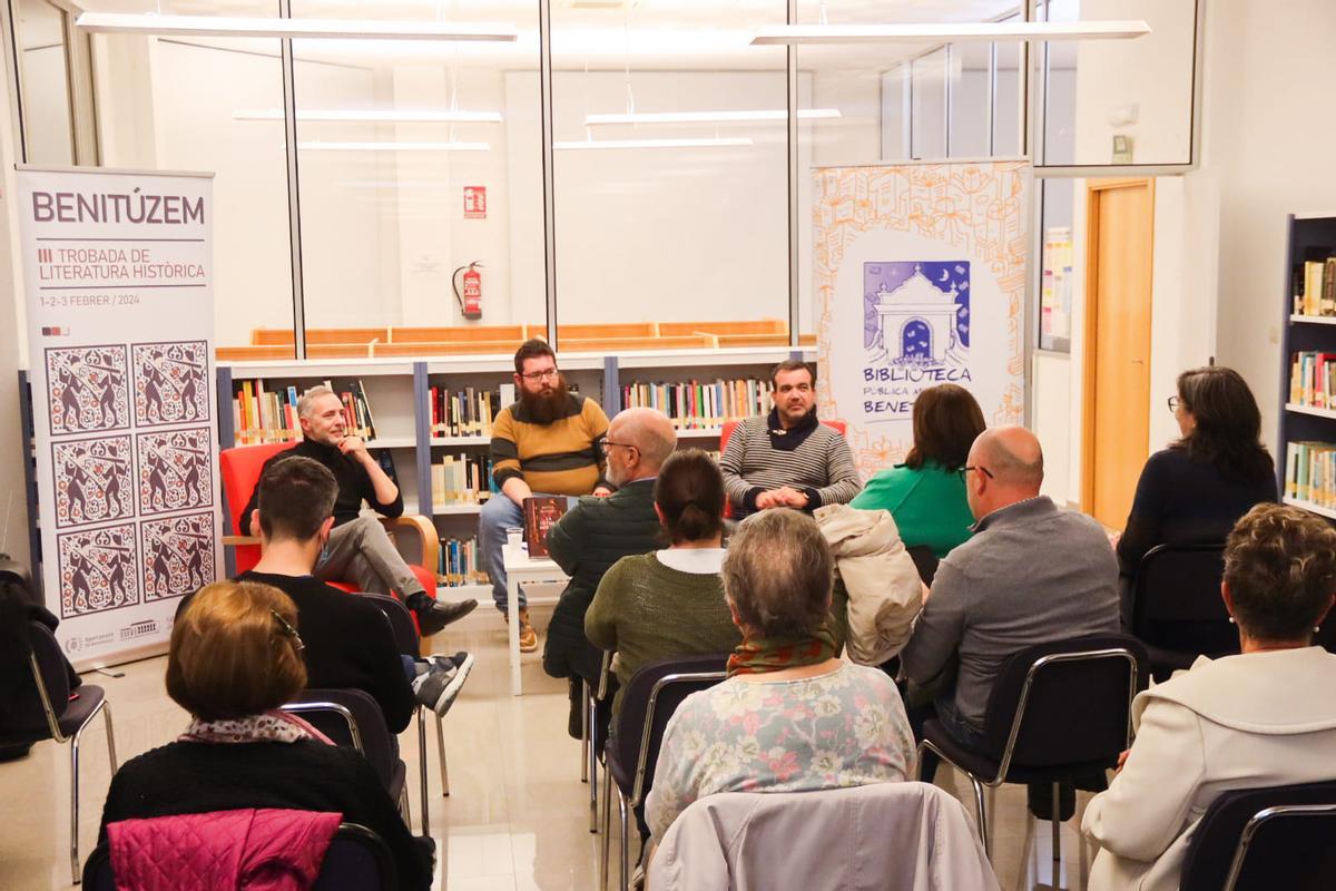 Charla en la biblioteca con autores valencianos
