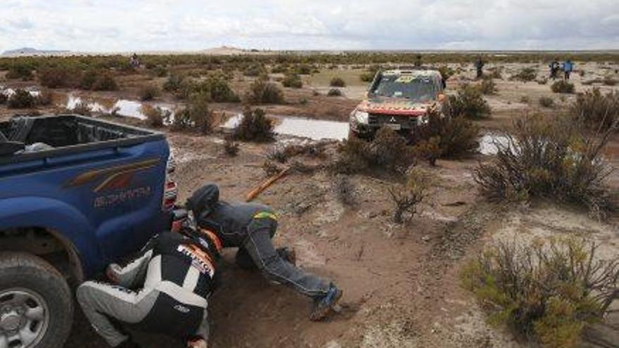 Esteve va necessitar l&#039;ajut d&#039;aficionats bolivians per escapar-se dilluns del fang