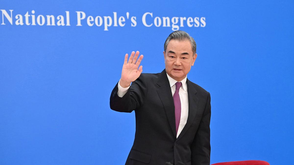 Wang Yi, ministro de Exteriores de China: "Estamos dispuestos a seguir jugando un papel constructivo para facilitar el diálogo con Rusia"