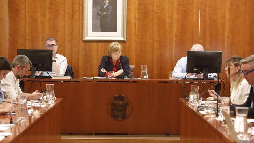 Avilés busca una salida a la reclamación de 15,3 millones de euros de Veolia en la comisión del agua: ya hay informes para corregir la desviación del contrato