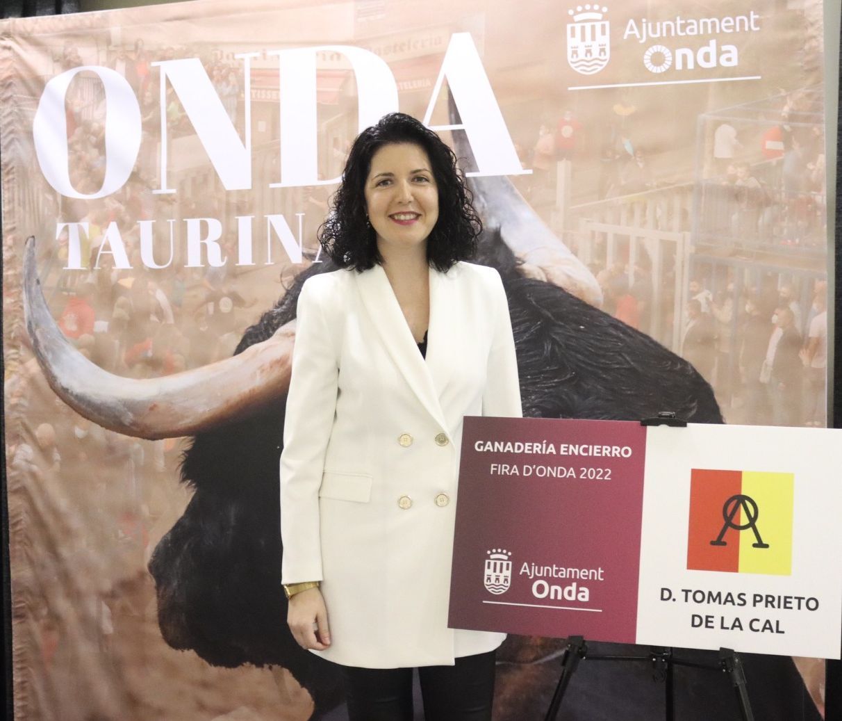 La concejala de Cultura y Fiestas de Onda, María Prades, ha sido la que ha anunciado la ganadería de uno de los encierros de la Fira del 2022.