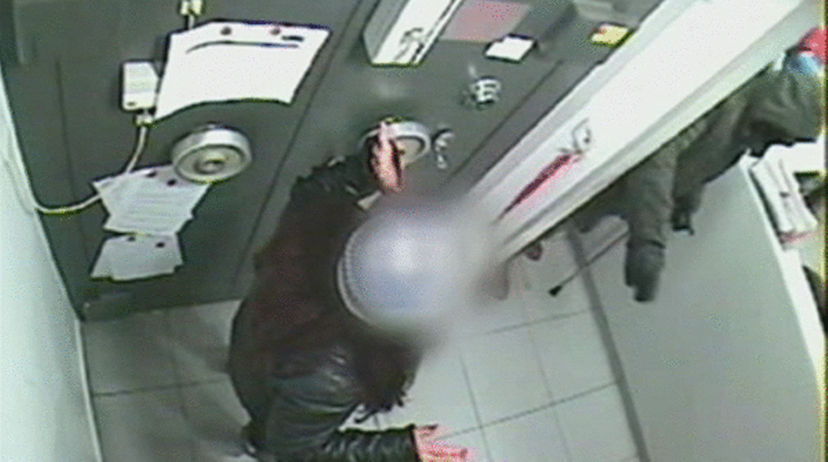 Imatges de l’atracament bancari a Cornellà de Llobregat.