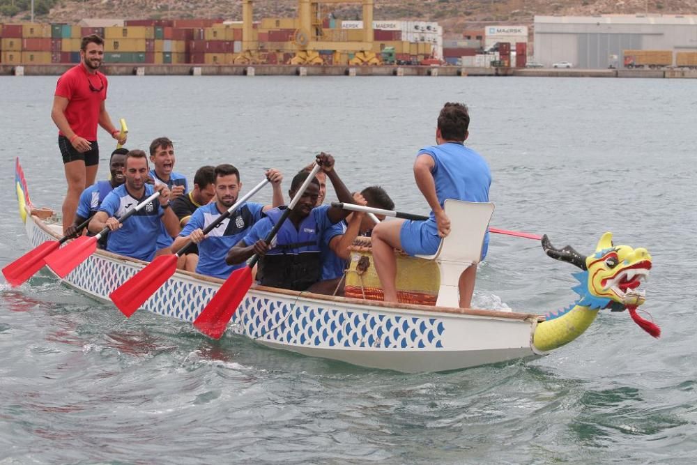 Los jugadores del FC Cartagena en el Club de Regat