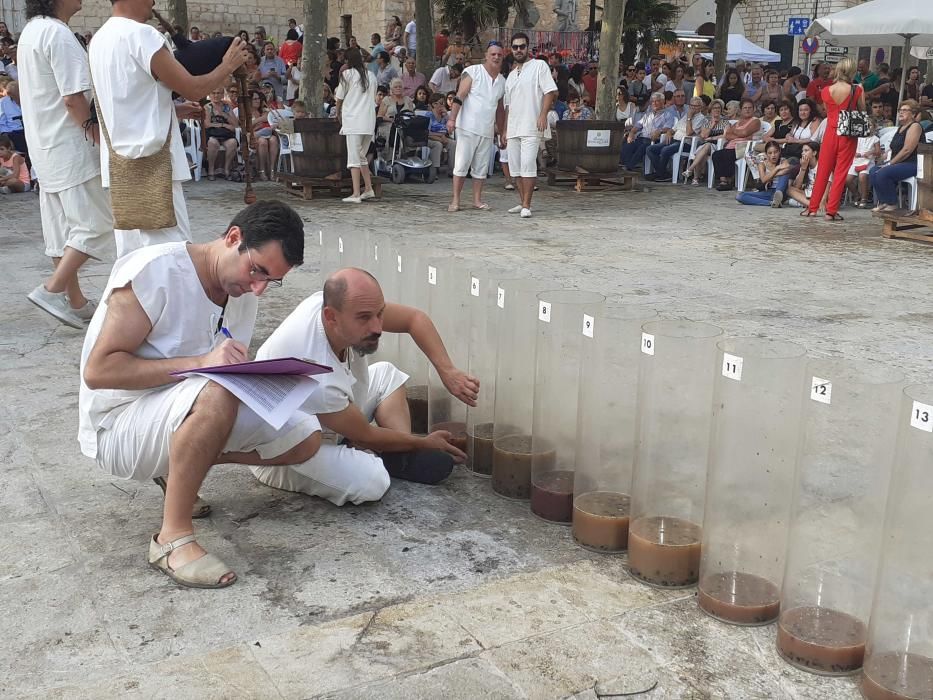 Die Gewinner beim Traubentreten schafften fast zehn Liter