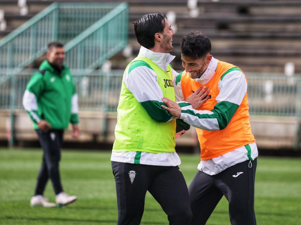 Sergi Guardiola y Carlos Albarrán, sonrientes en un lance de un entrenamiento de esta semana.