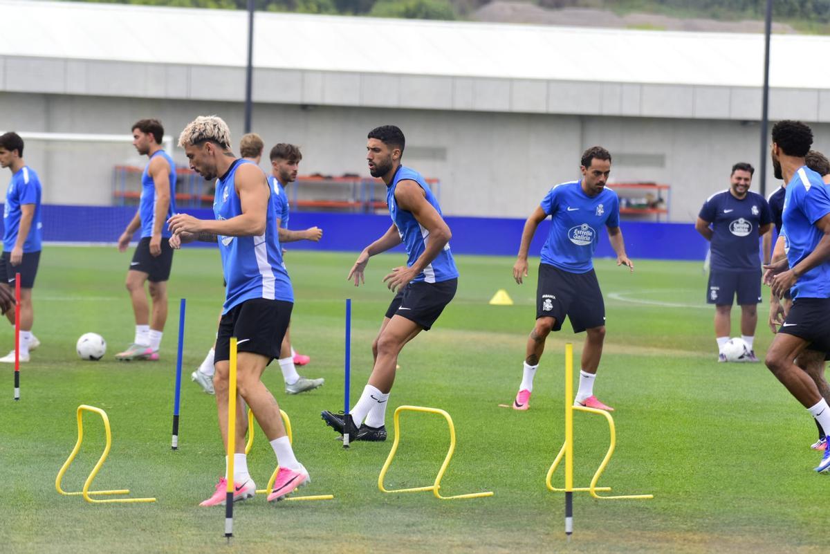 Primer entrenamiento de Aubameyang con el Deportivo Primer entrenamiento de Aubameyang con el Deportivo