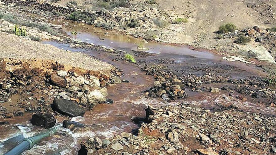 Los barrancos de Fuerteventura corren con frecuencia por las continuas roturas de tuberías del Consorcio de Abastecimiento de Agua.