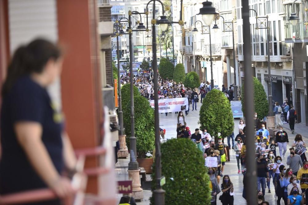 Los hosteleros protestan en las calles de Cartagena sin el apoyo de su patronal