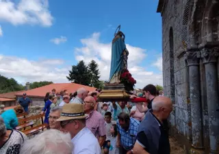 Peregrinaxe ata Escuadro pola Santa Isabel